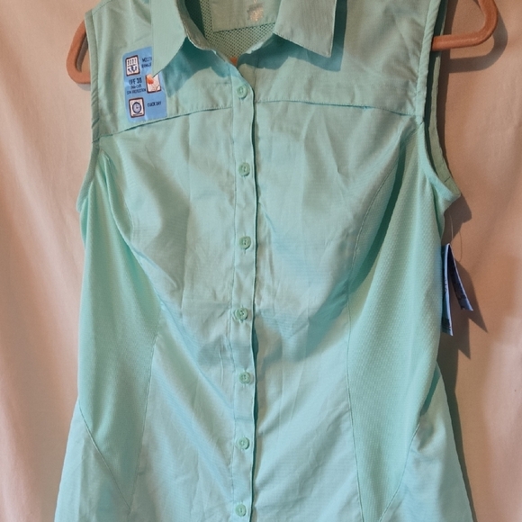 Reel Legends Medium Beach Glass Sleeveless Fishing Button Down Shirt - Picture 7 of 11